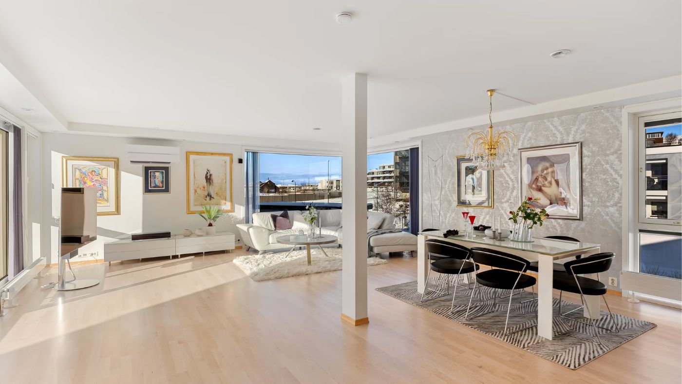 The Cost of Luxury: Is Premium LVT Worth the Investment Over Budget Laminate?